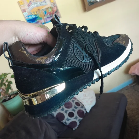 Louis Vuitton Sneakers - Picture 2 of 8